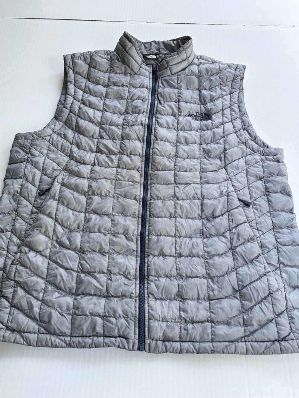 The North Face ThermoBall Vest Mens Large L Gray Puffer Quilted Full Zip Light
